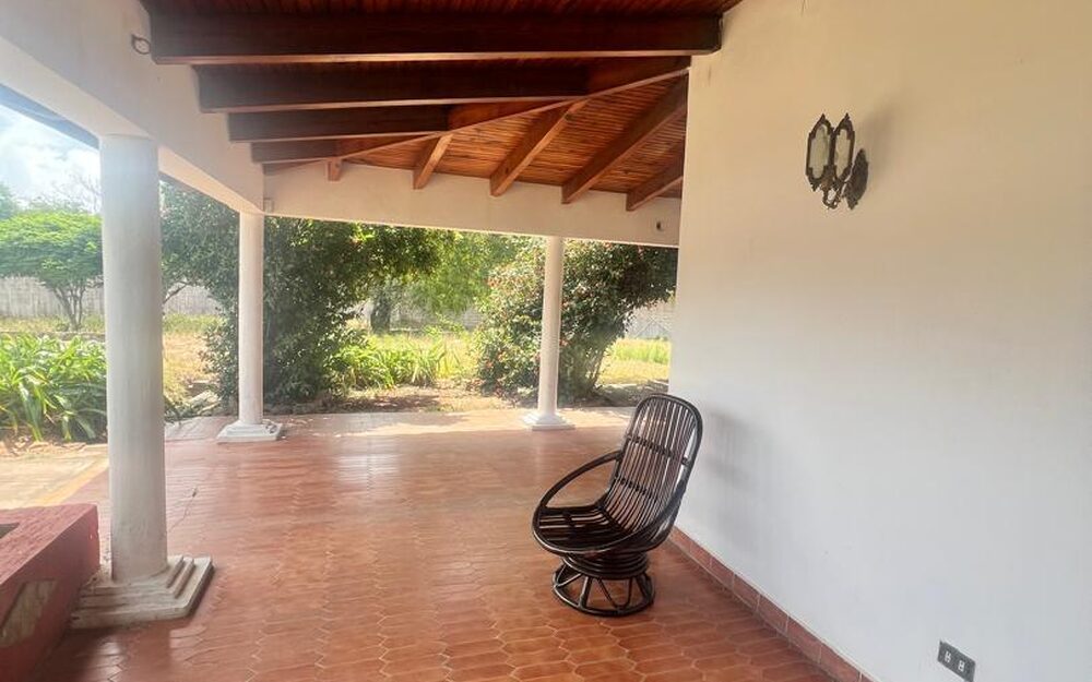 Corredor de la casona de Altagracia, con su techo de madera