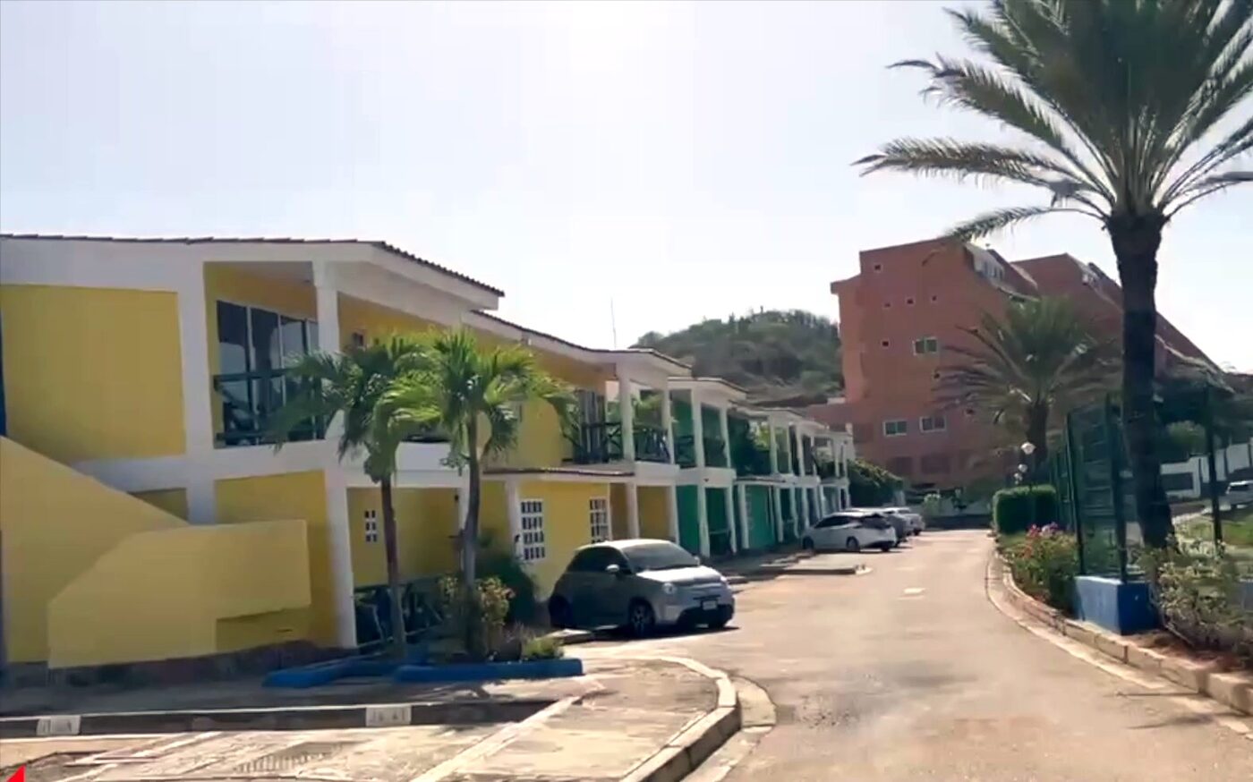 Calle interior del complejo