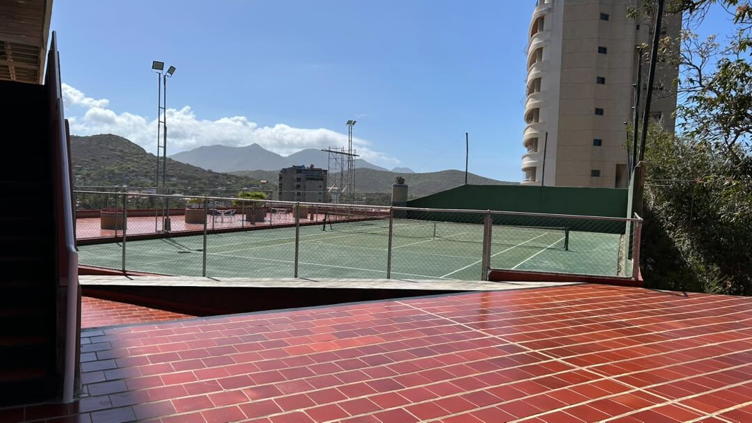 Cancha de tenis del edificio