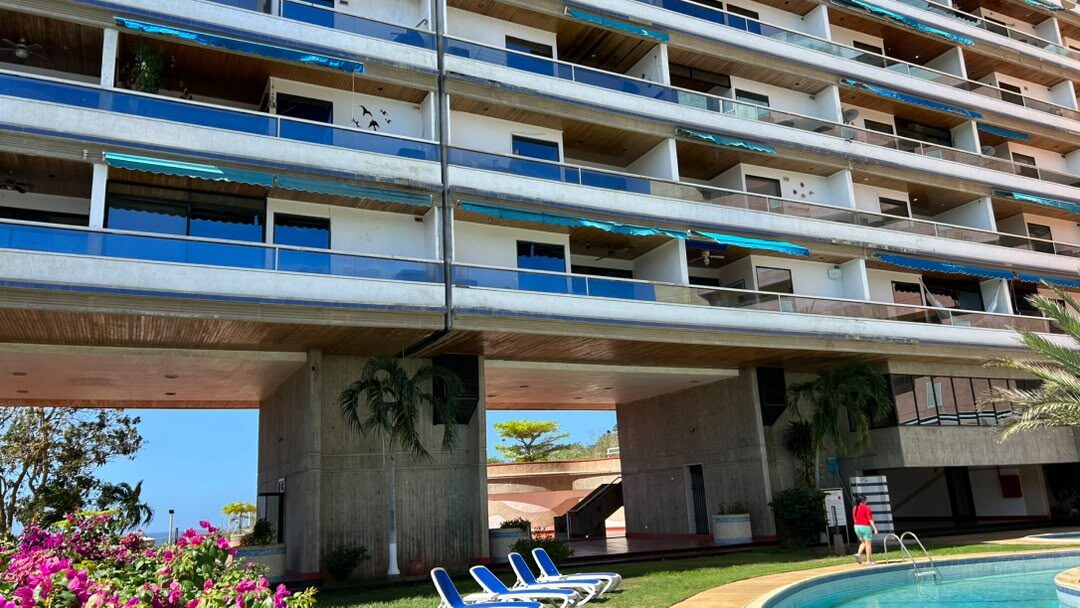 Fachada del edificio El Sol y La Gaviota