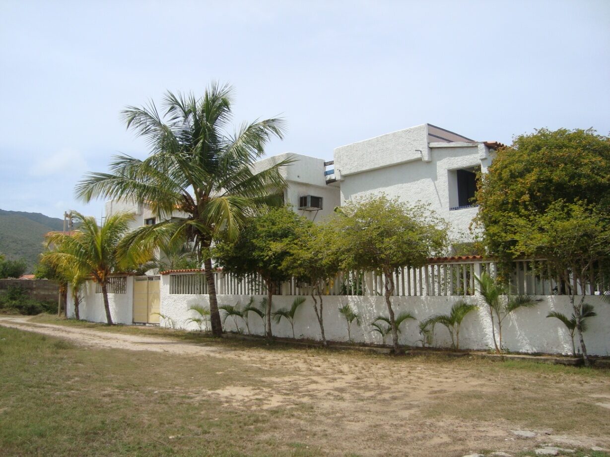 Parcela contigua de 700 m², también en venta