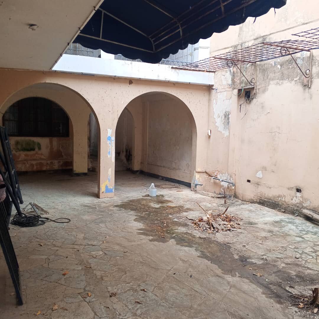 Interior de la casa, con los arcos originales