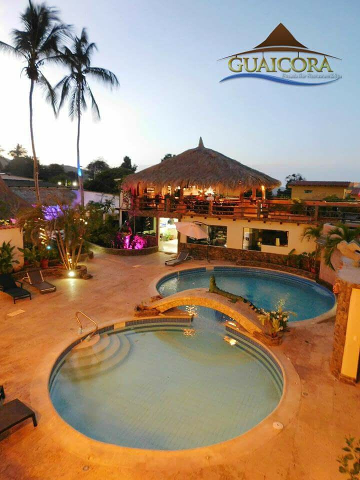 Piscina y churuata de la posada
