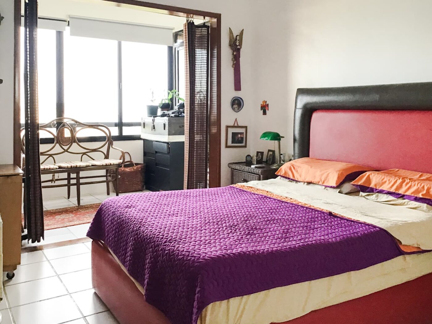 La habitación principal, con salida a la terraza acristalada