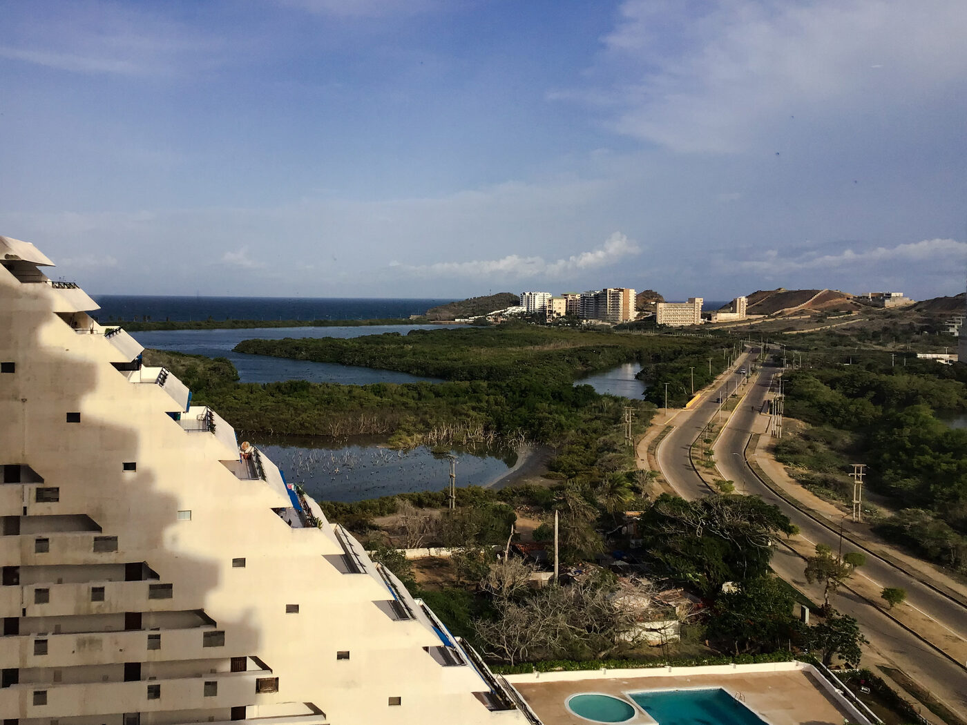La laguna y el manglar vistos desde el piso 10