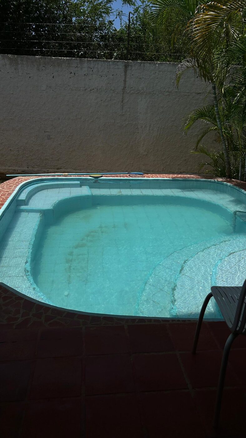 La piscina de la parte de atrás